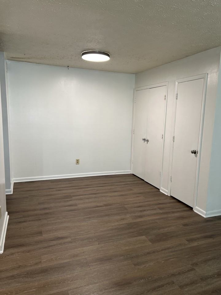 Hillview Apartments - Photo 4 of 20