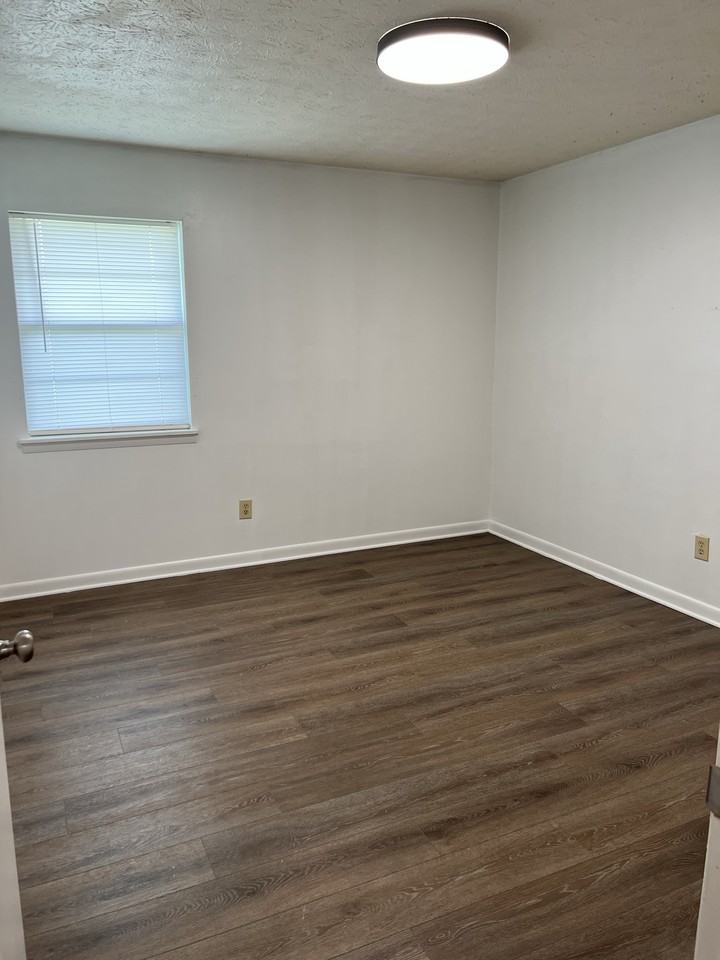 Hillview Apartments - Photo 6 of 20