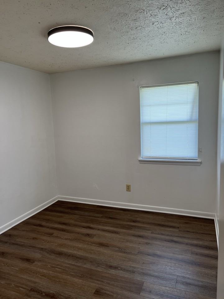 Hillview Apartments - Photo 7 of 20