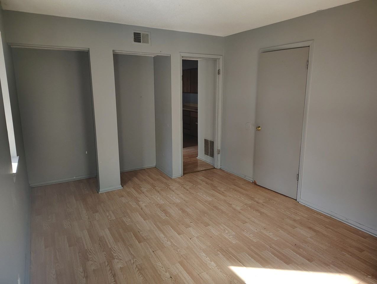 434 South Gosse Boulevard - Photo 2 of 4