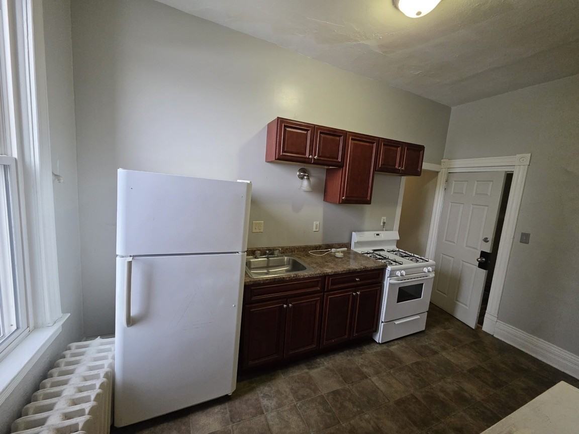 2525 Peach Street - Photo 2 of 7