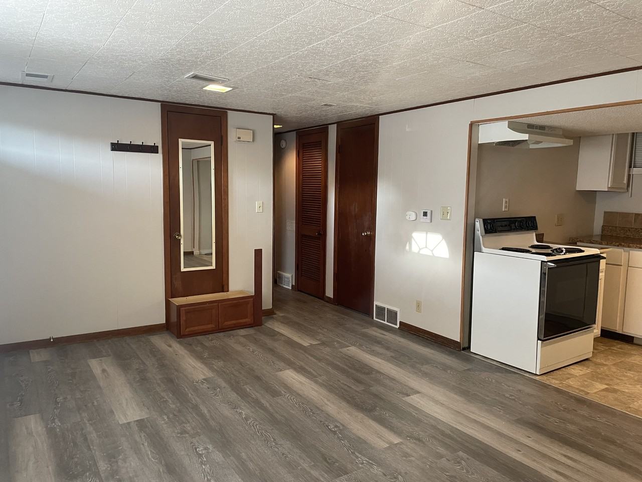604 East Street - Photo 3 of 10