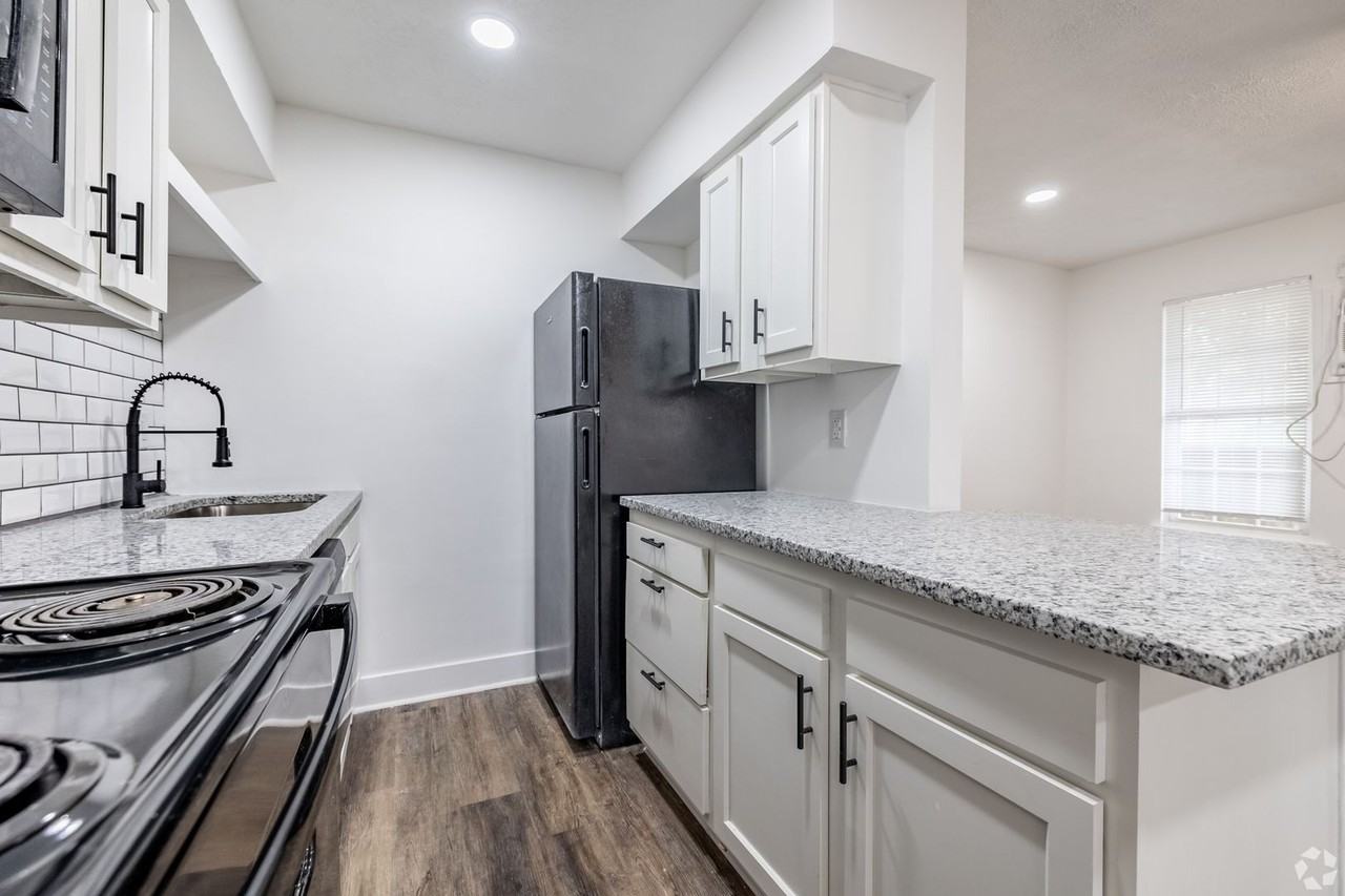 Landing at Malabu - Photo 3 of 26