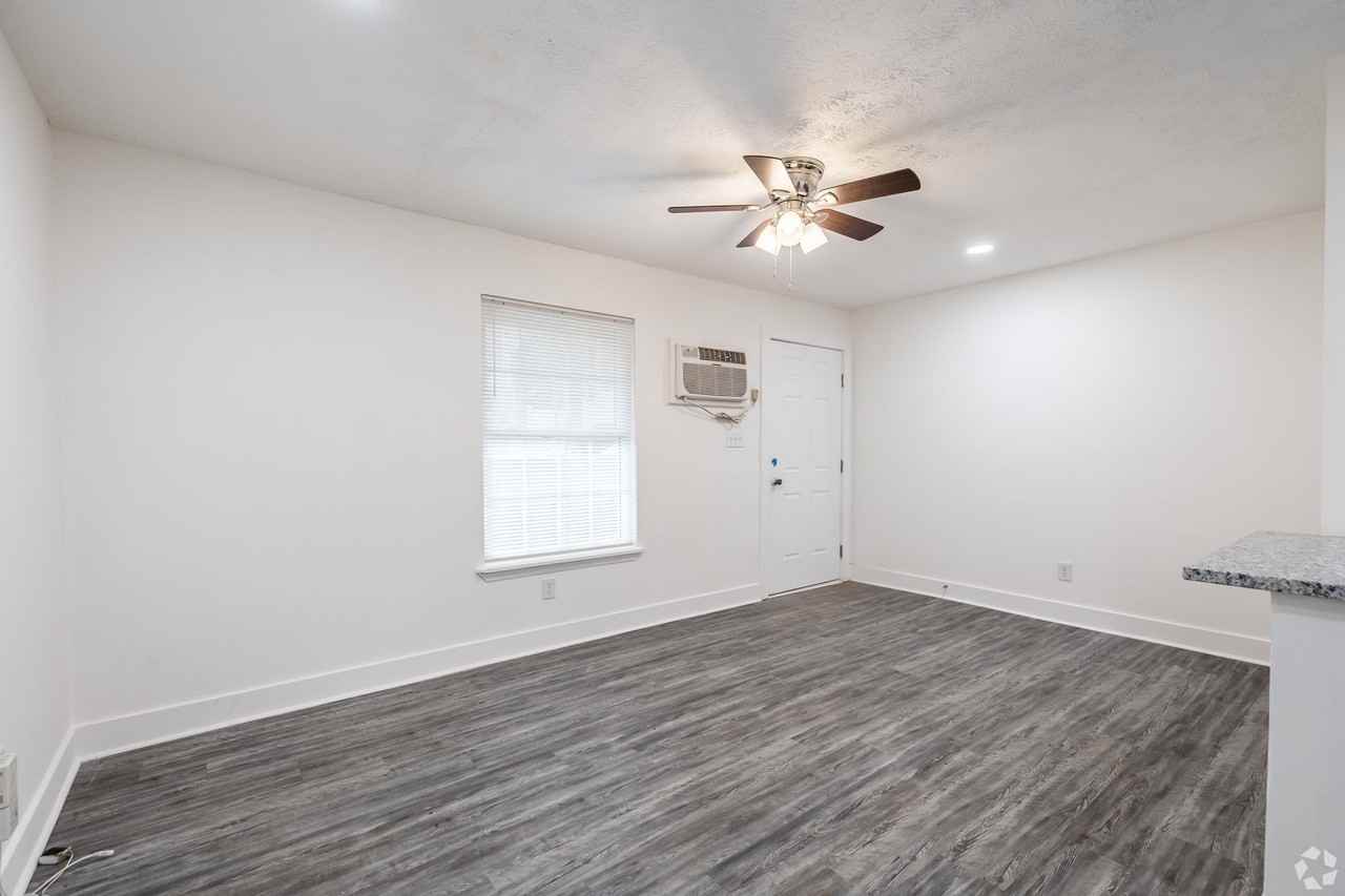 Landing at Malabu - Photo 4 of 26