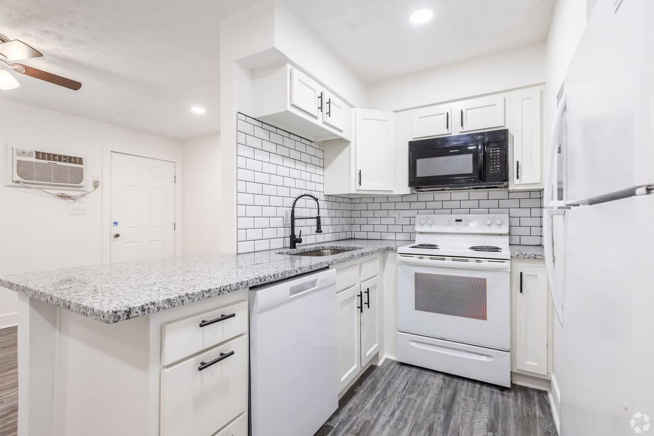 Landing at Malabu - Photo 7 of 26