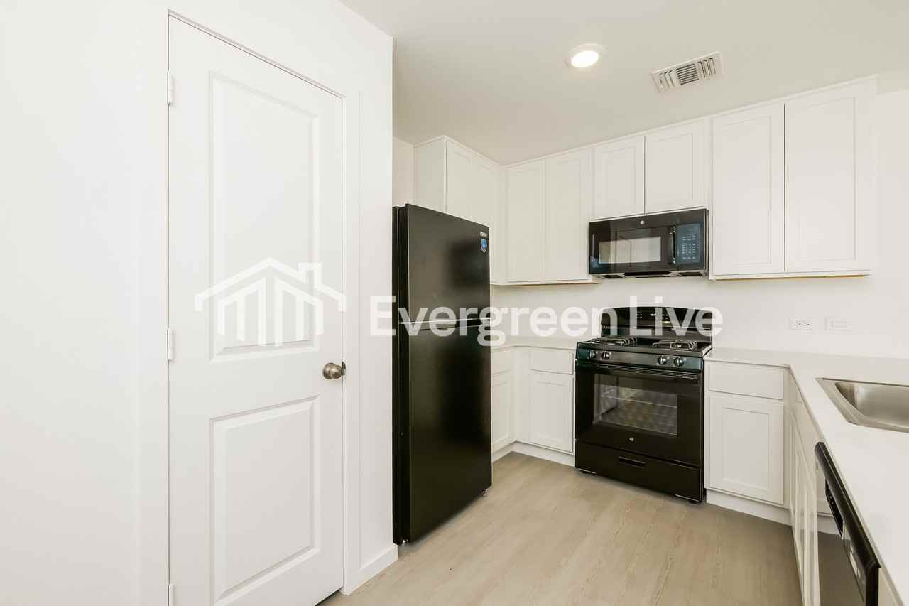 9608 Nw 125th Ter - Photo 6 of 17