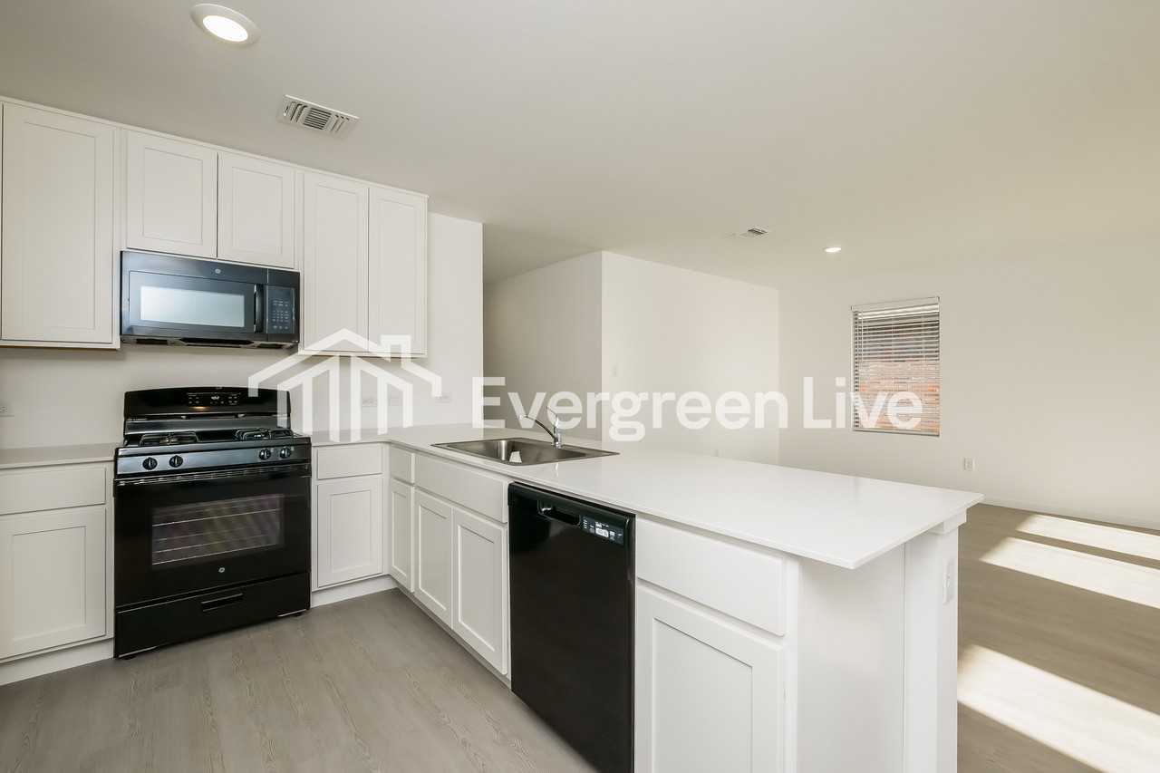 9608 Nw 125th Ter - Photo 7 of 17