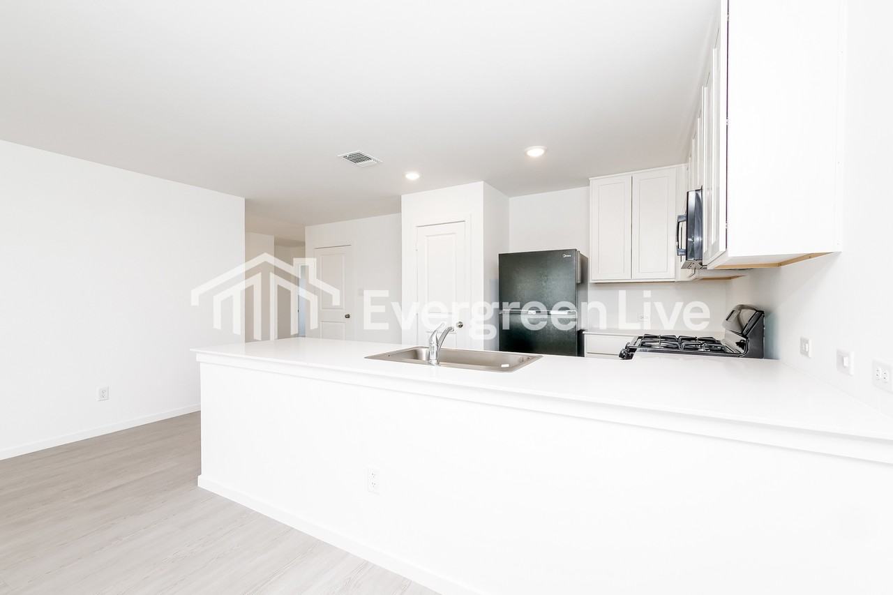 12508 Huntington Ridge Way - Photo 5 of 17