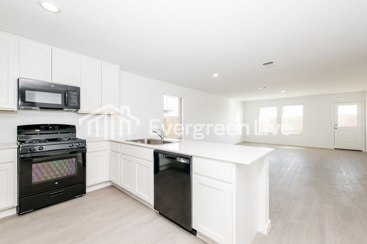 12508 Huntington Ridge Way - Photo 6 of 17