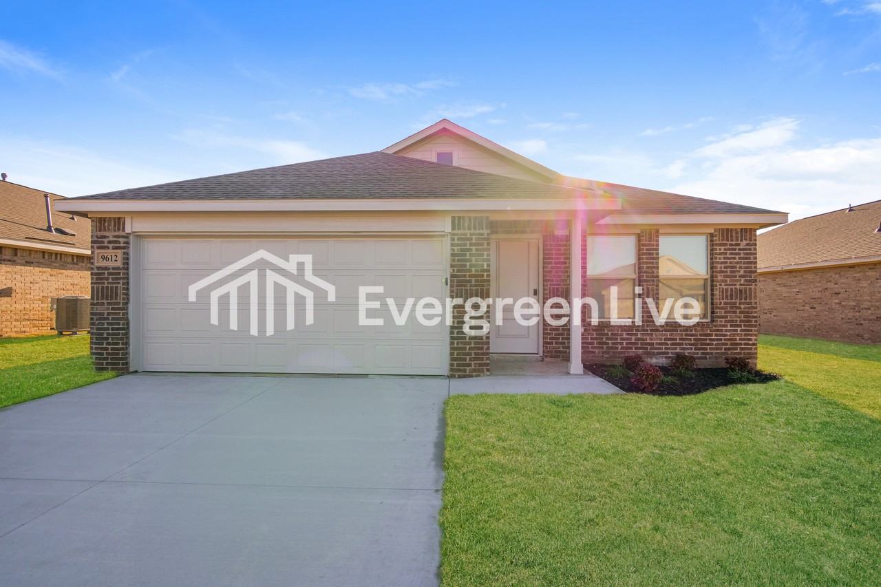 9612 Nw 125th Ter - Photo 2 of 17