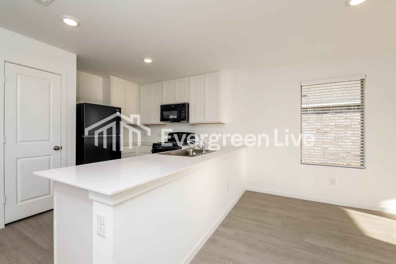 9612 Nw 125th Ter - Photo 5 of 17