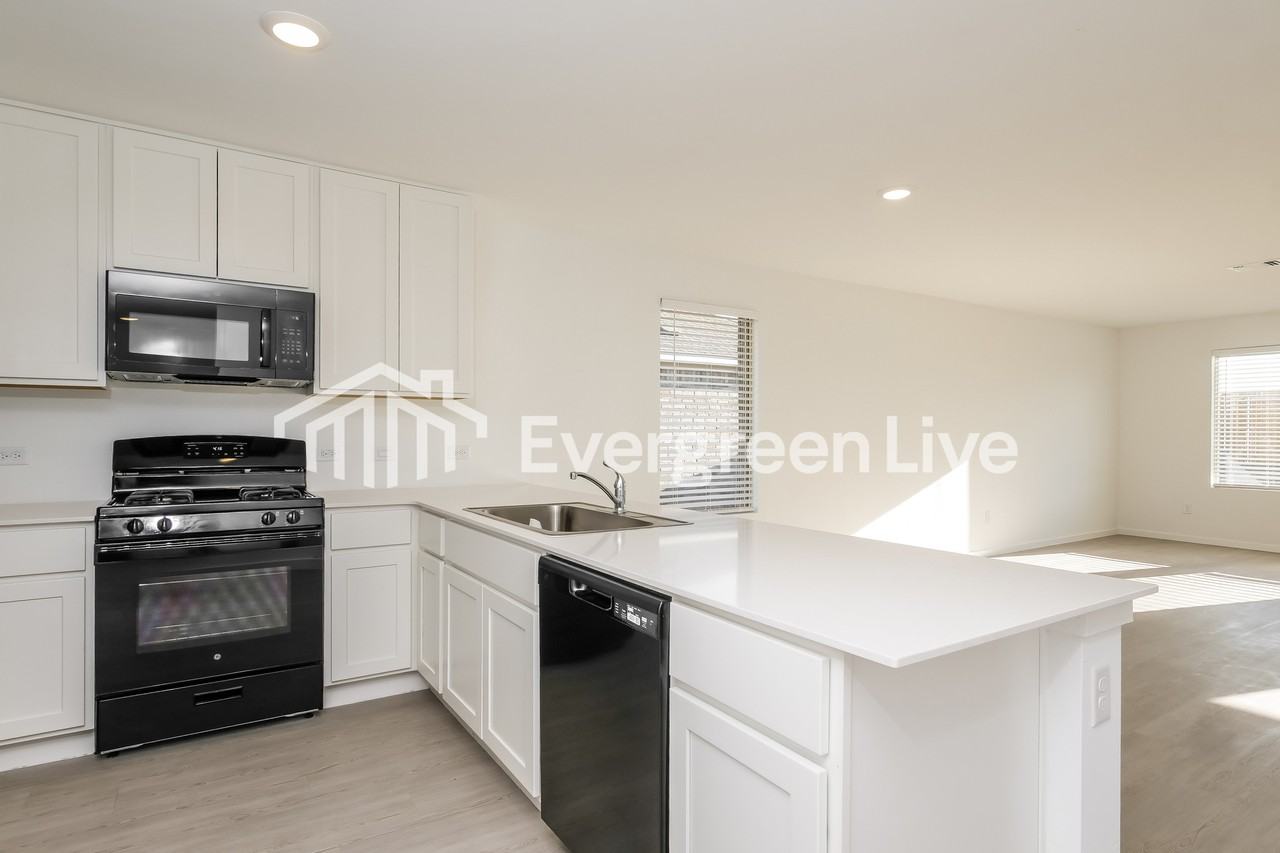 9612 Nw 125th Ter - Photo 6 of 17