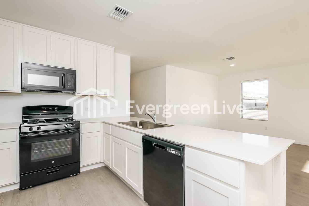 9600 Nw 125th Ter - Photo 6 of 17