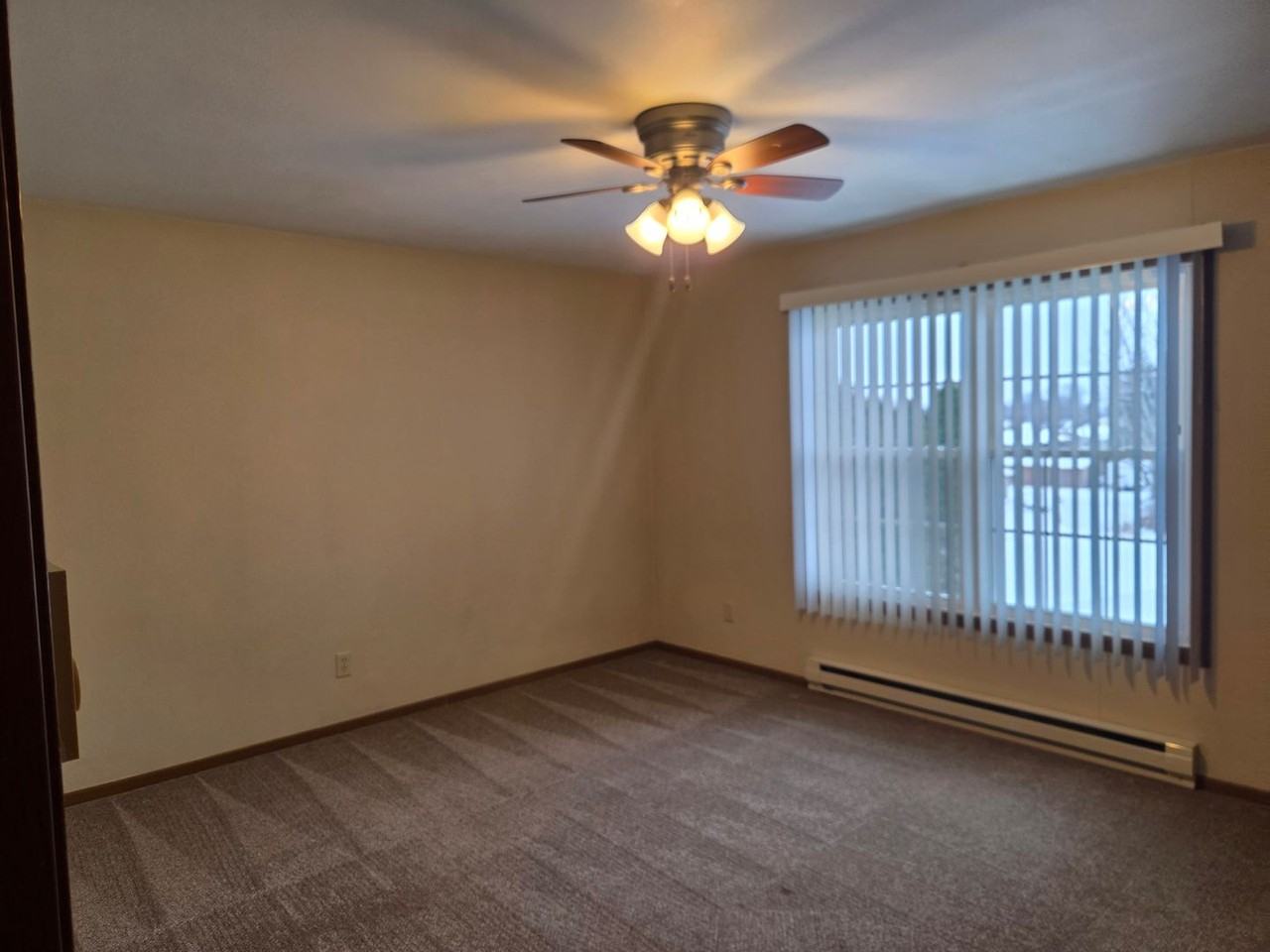 1925 Sylvan Way - Photo 4 of 34