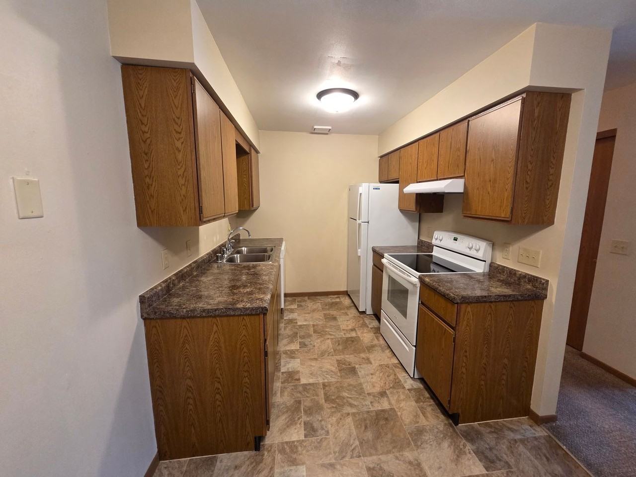 1925 Sylvan Way - Photo 7 of 34