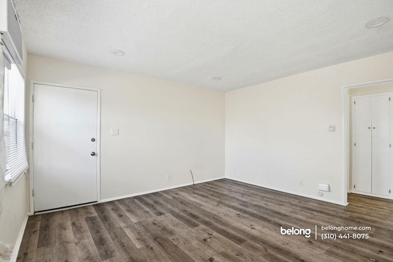 1112 1/2 W 92nd St - Photo 2 of 23