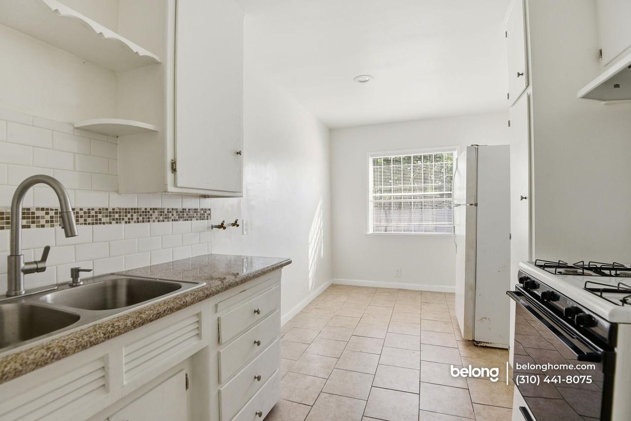 1112 1/2 W 92nd St - Photo 5 of 23