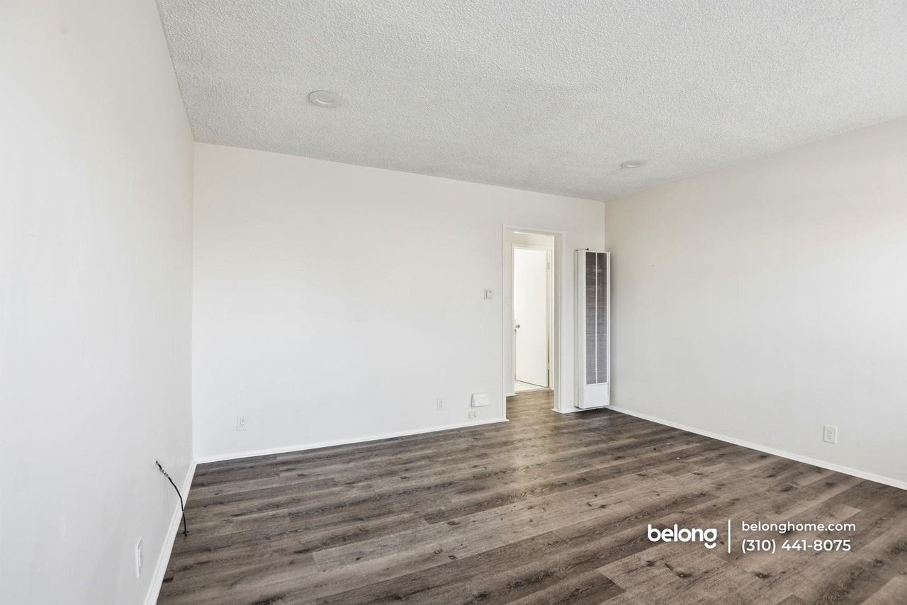 1112 1/2 W 92nd St - Photo 7 of 23