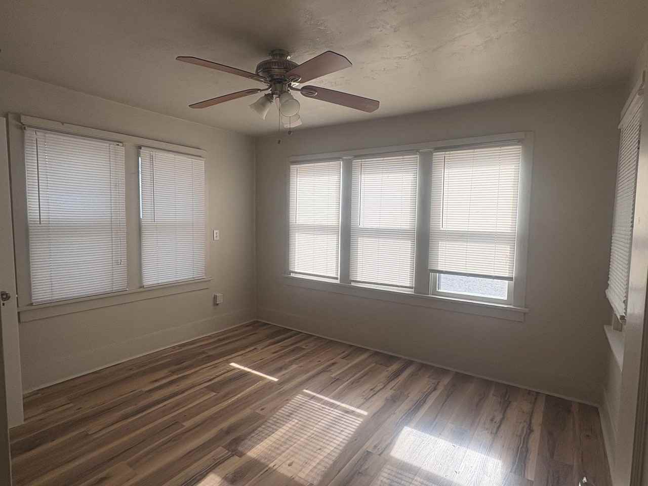 1141 Nw 43rd St - Photo 2 of 23