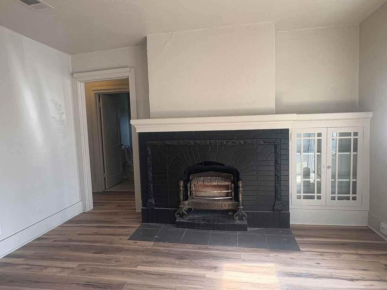 1141 Nw 43rd St - Photo 5 of 23