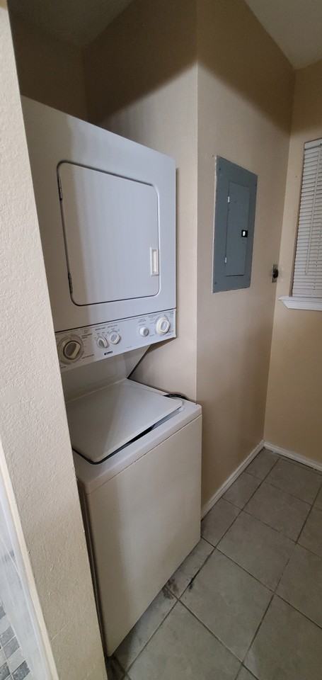 1800 Oasis Drive #102 - Photo 7 of 10