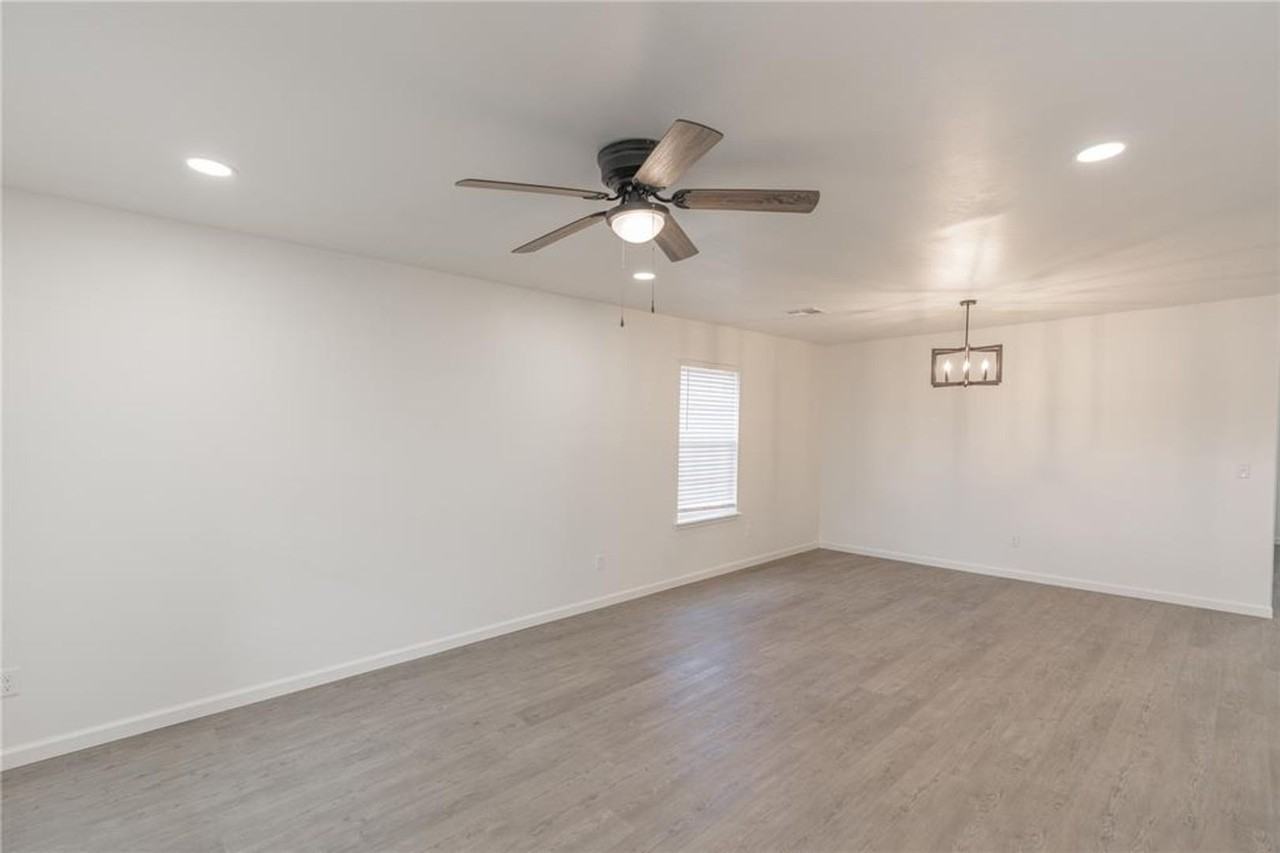 566 566 Parkhill Circle - Photo 2 of 15