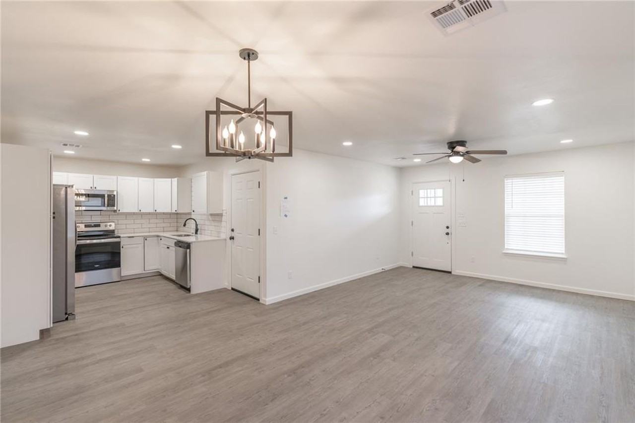 566 566 Parkhill Circle - Photo 5 of 15