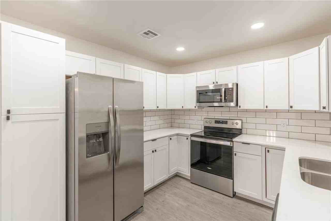 566 566 Parkhill Circle - Photo 6 of 15