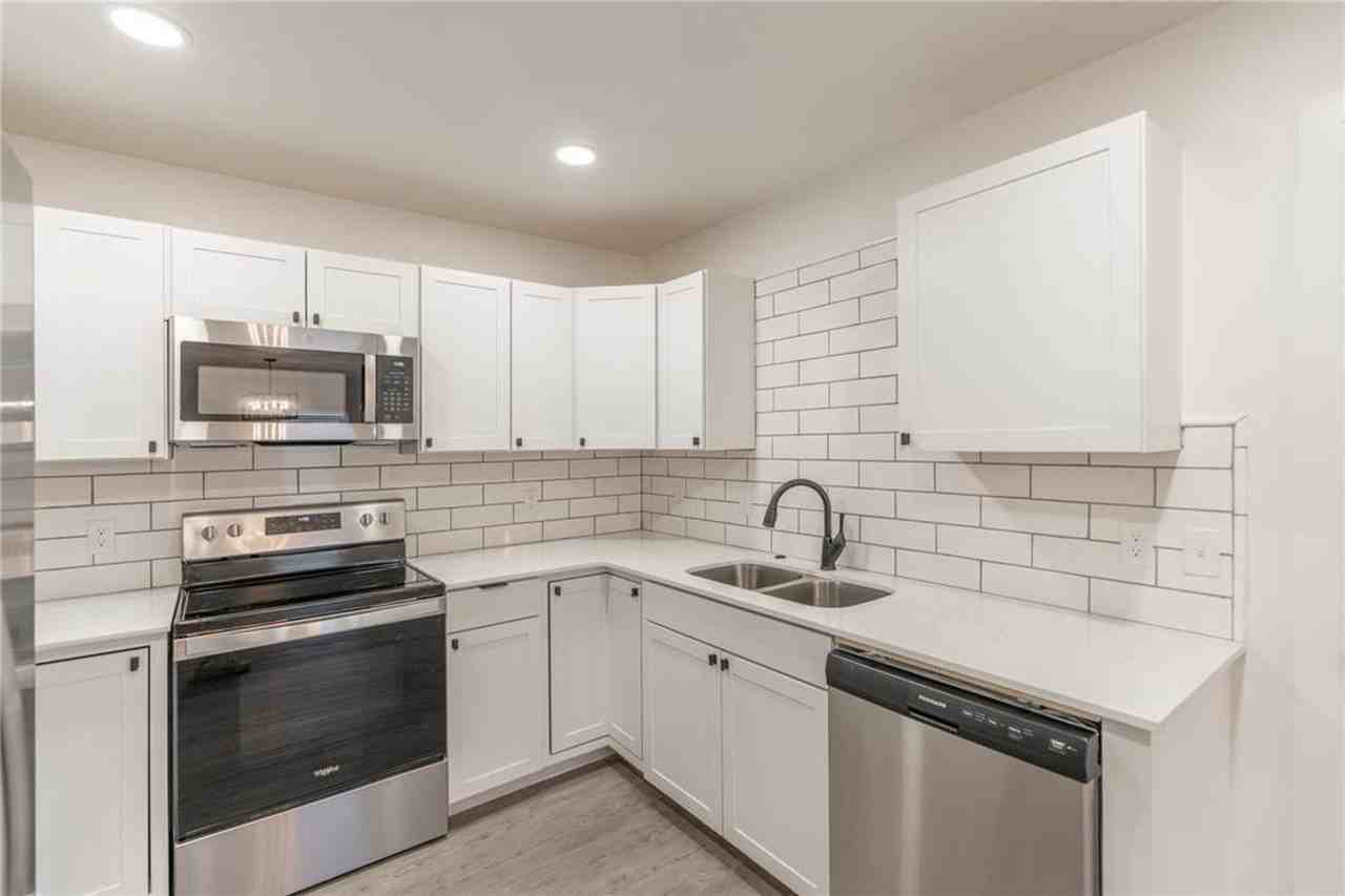 566 566 Parkhill Circle - Photo 7 of 15