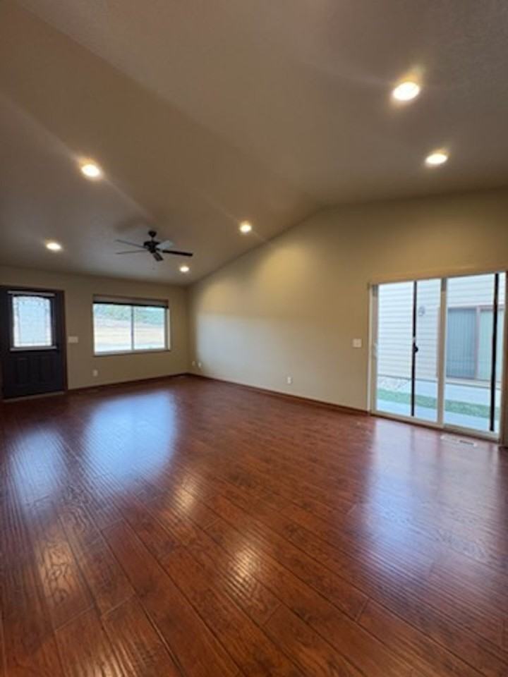 10898 Freedom Trail - Photo 3 of 15