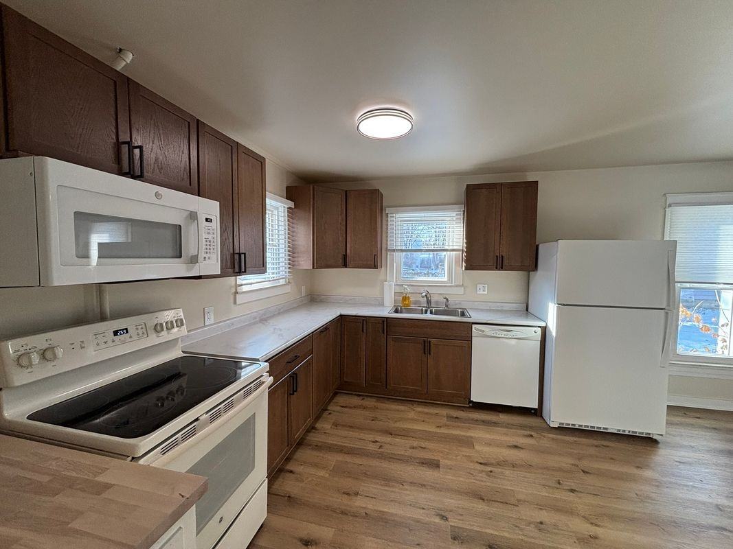 428 Ideal Avenue - Photo 4 of 8