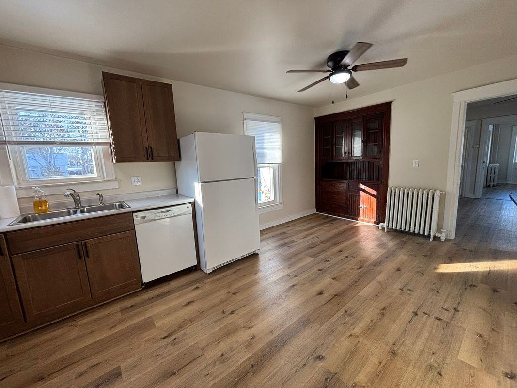 428 Ideal Avenue - Photo 5 of 8