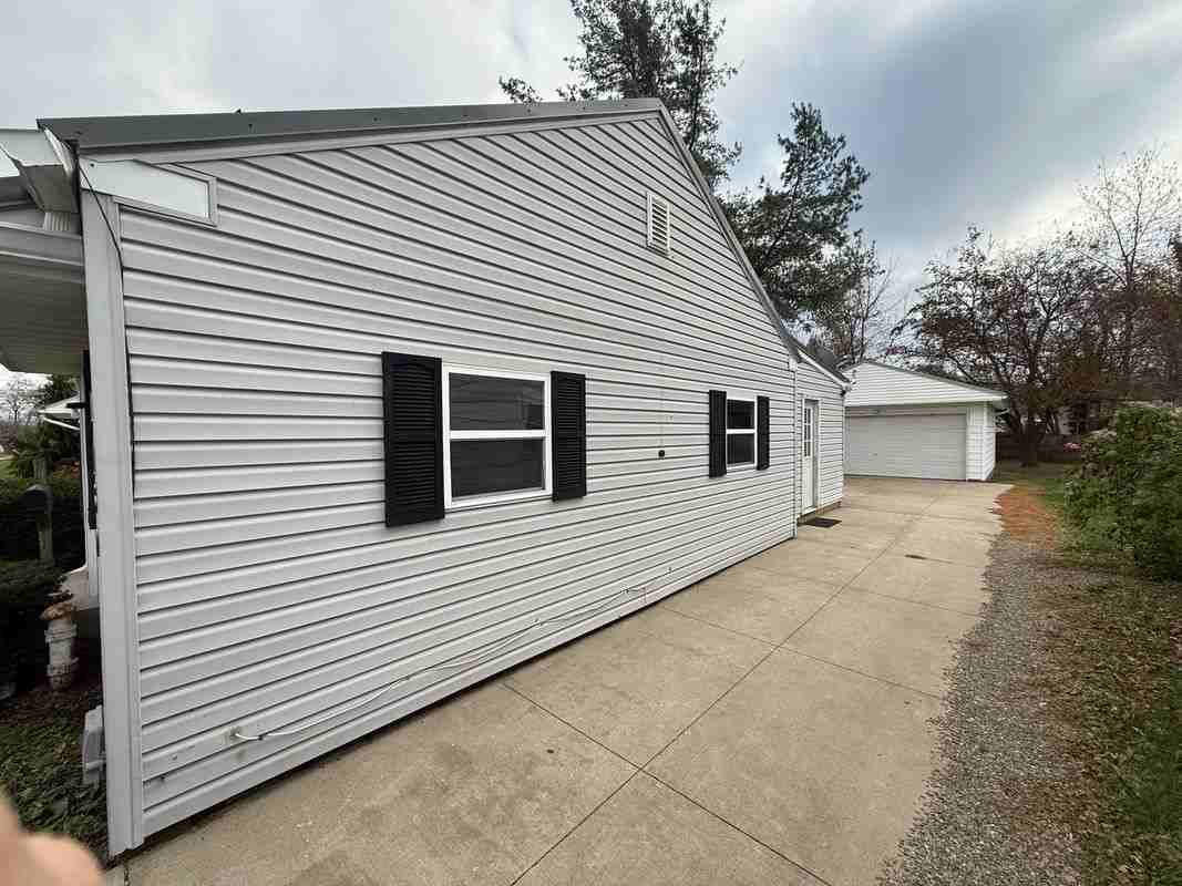 1139 West 36th Street - Photo 3 of 28