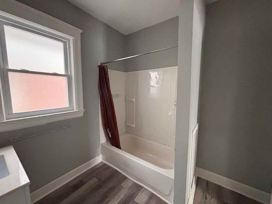 846 E Grand Blvd - Photo 3 of 11