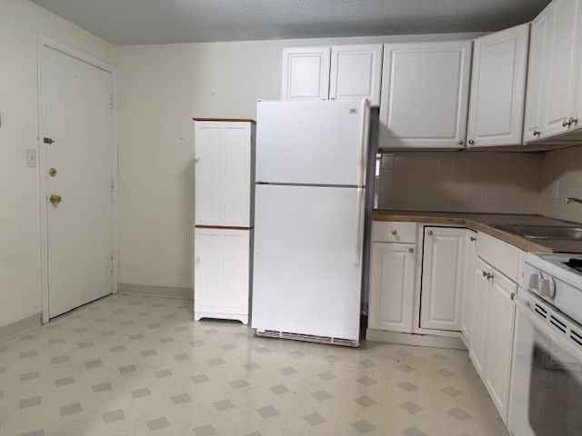 2 Lancelot Ct ##18 - Photo 4 of 9