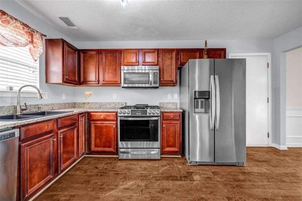 1903 Cobblestone Ct - Photo 3 of 30