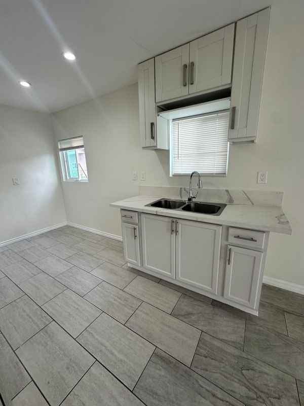 731 W 99th St - Photo 7 of 11