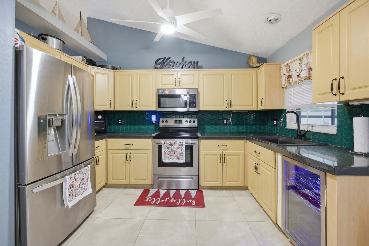 7770 Southwest 63rd Avenue Road - Photo 3 of 5