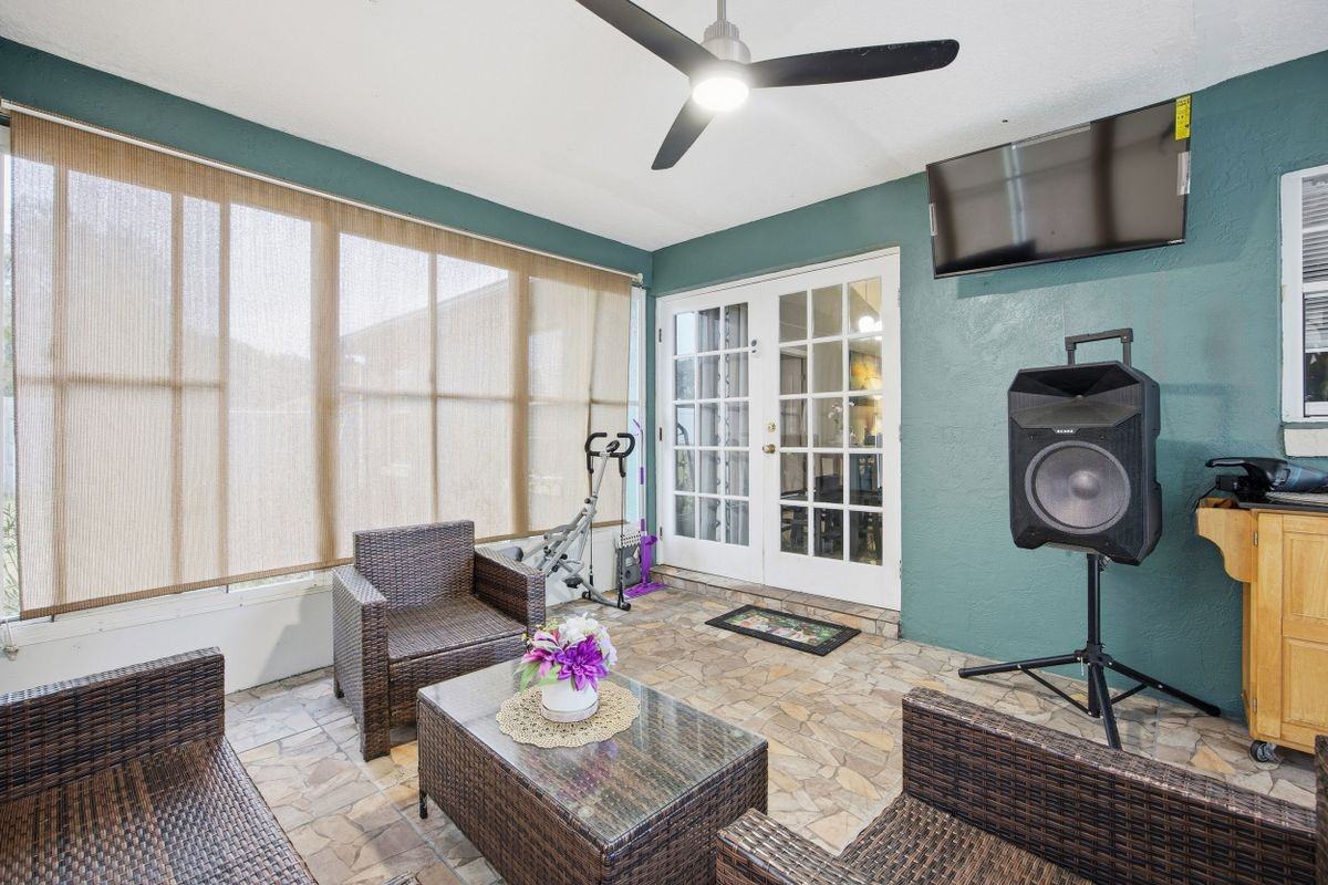 7770 Southwest 63rd Avenue Road - Photo 4 of 5