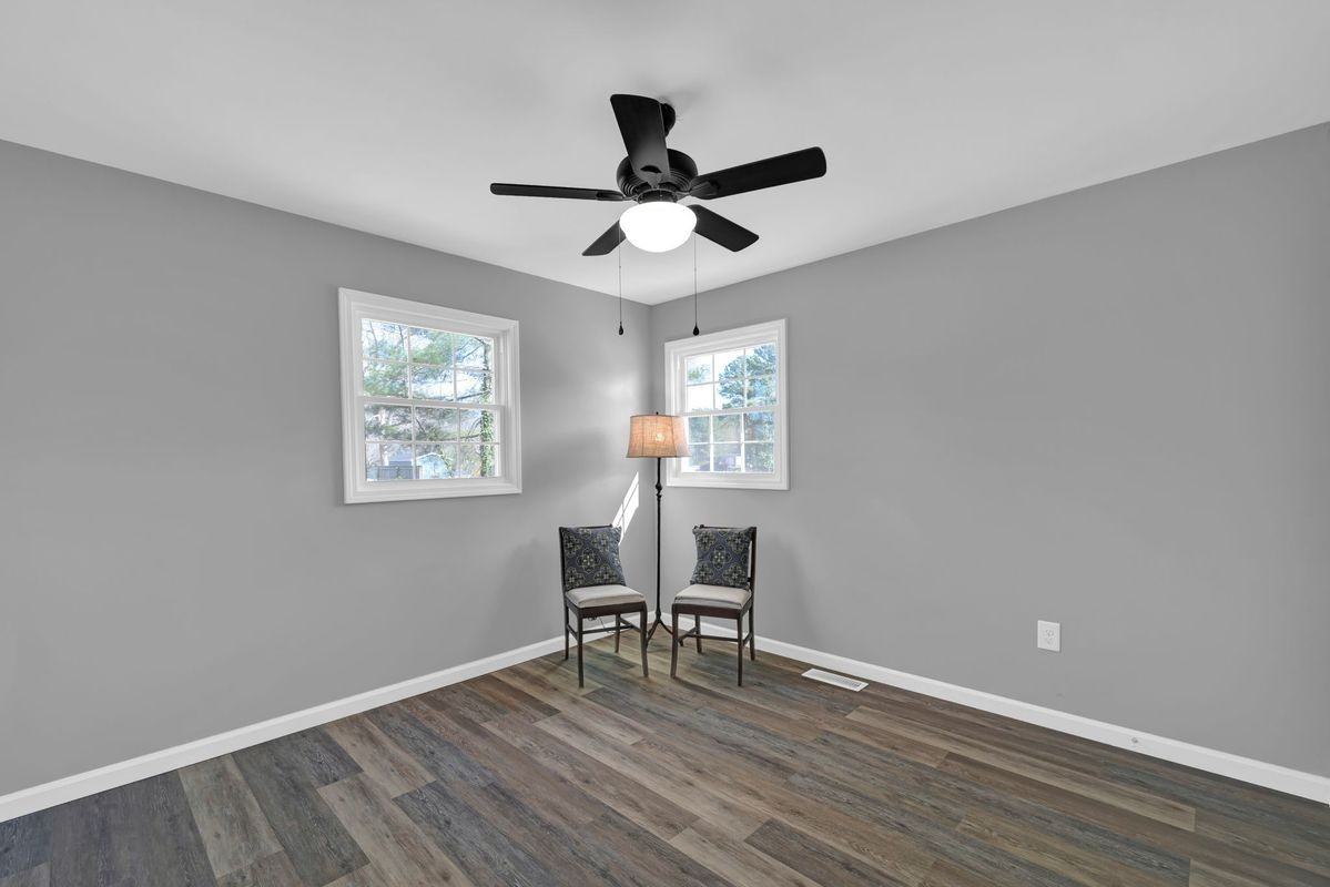 129 Redwood Road - Photo 7 of 44