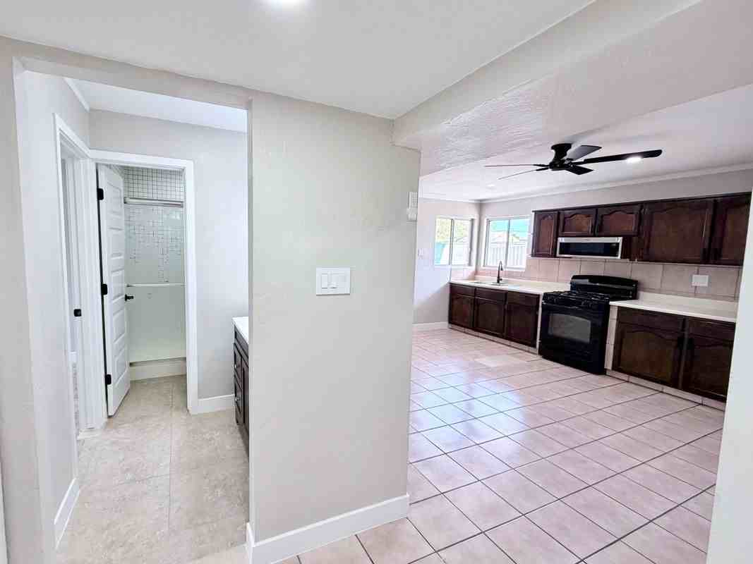 2324 W Maricopa St ##Apt - Photo 3 of 11