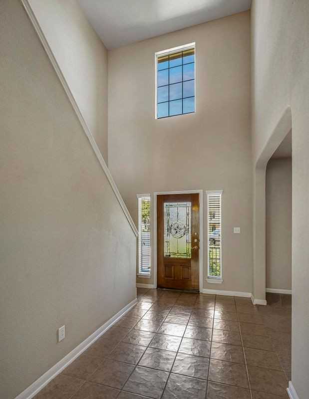 606 Buckle Ct - Photo 4 of 27