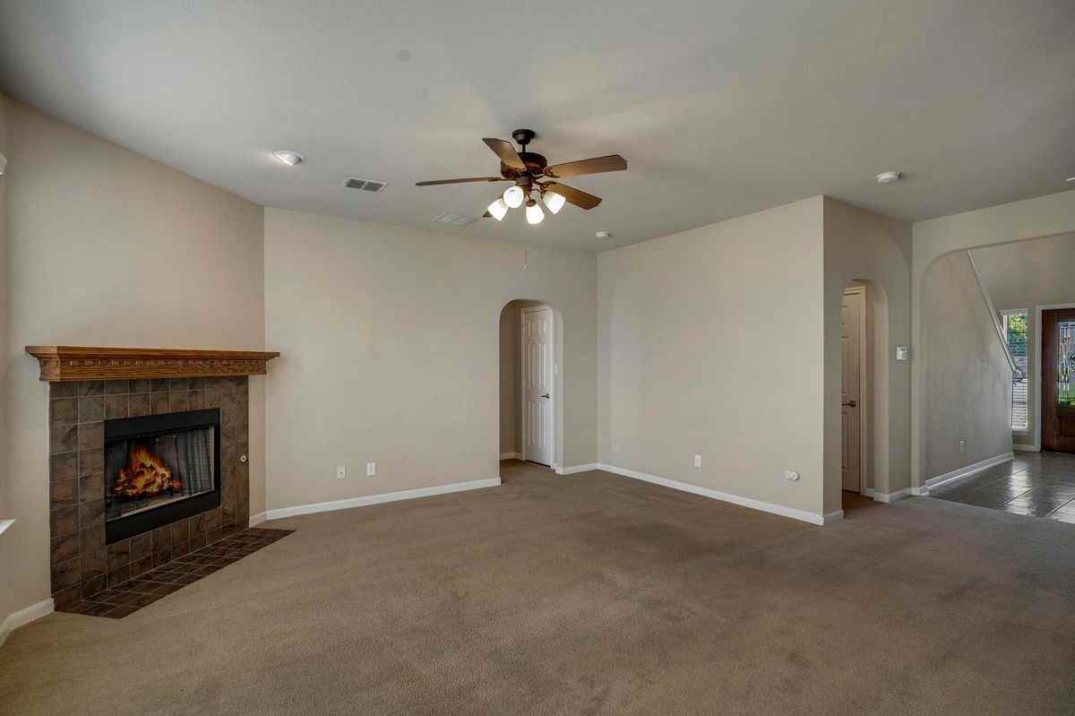 606 Buckle Ct - Photo 6 of 27