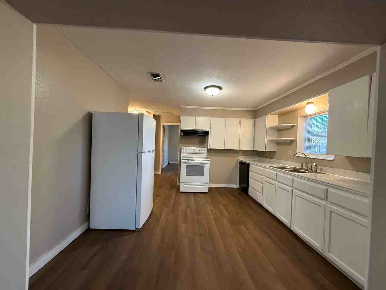 908 East 23rd Street - Photo 2 of 17