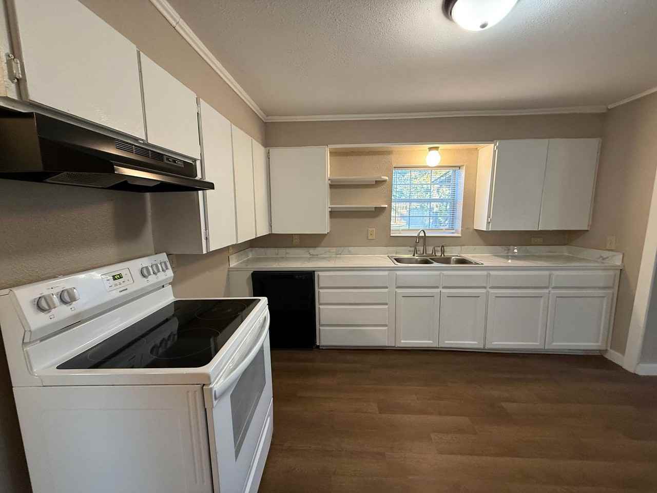 908 East 23rd Street - Photo 3 of 17