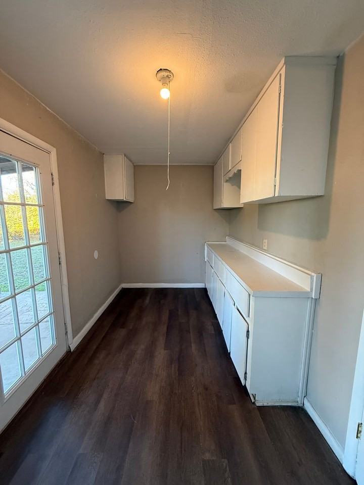 908 East 23rd Street - Photo 4 of 17