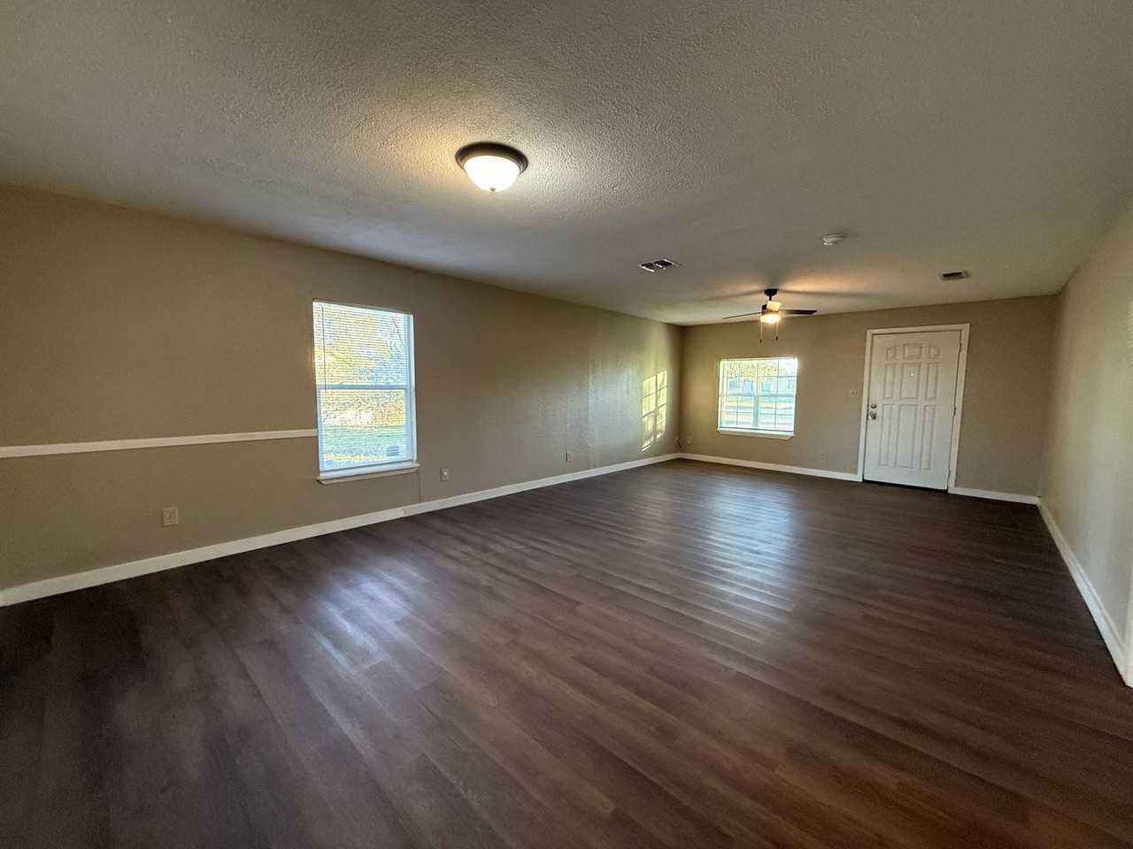 908 East 23rd Street - Photo 6 of 17