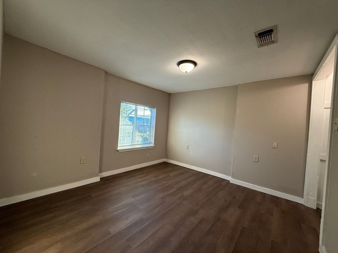 908 East 23rd Street - Photo 7 of 17