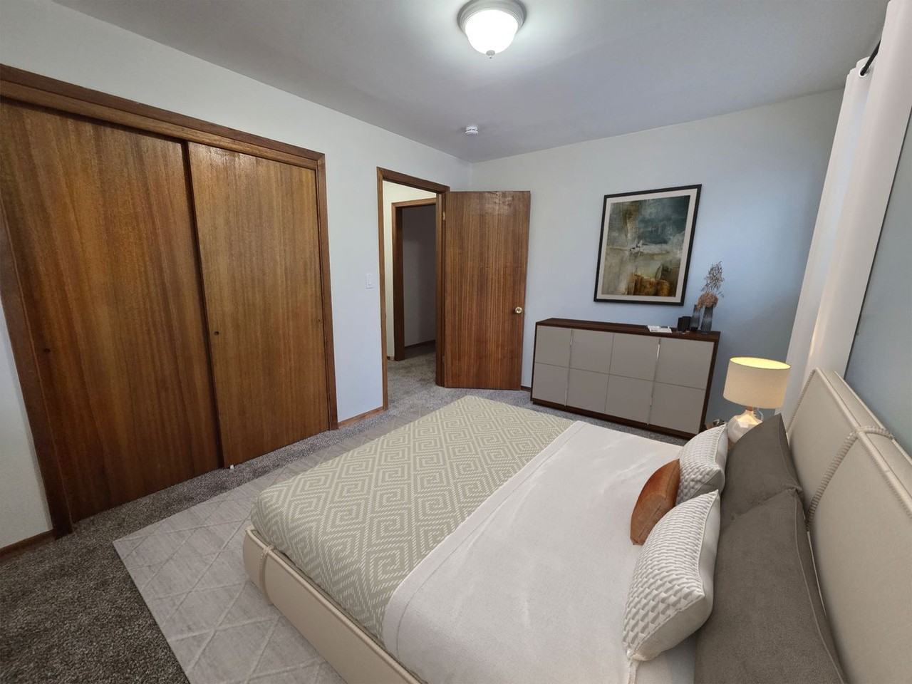 3207 S Fiske St - Photo 4 of 26