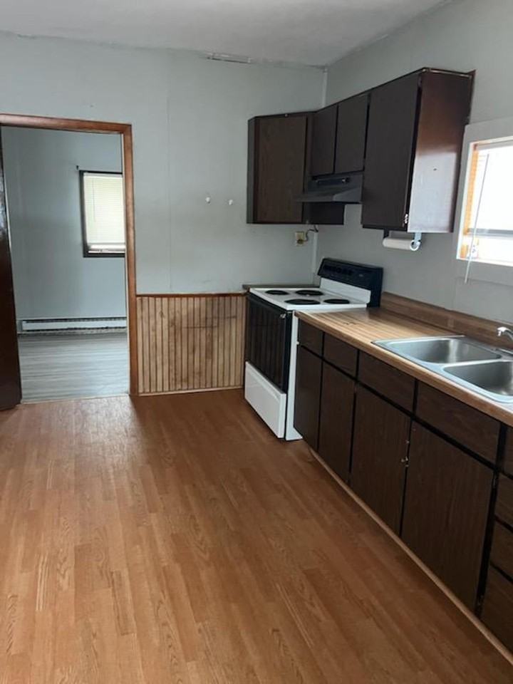 3 Bedroom, 2 Bath House - Photo 3 of 15